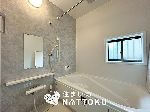 【現地写真(浴室)】浴室暖房乾燥機付き。1坪タイプで広々です。