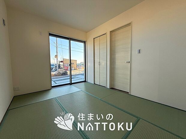 【現地写真（和室）】大壁仕様の新和室。くつろぎの空間です。