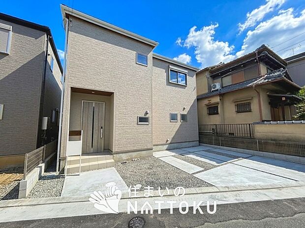 【現地写真（外観）【１号地】】雨で汚れを落とし、耐久性・耐候性に優れた外壁を使用しています。