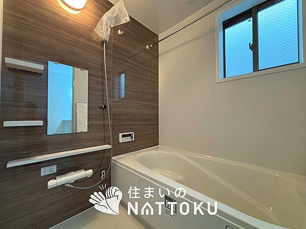 【現地写真（浴室）】浴室暖房乾燥機付き。１坪タイプで広々です。