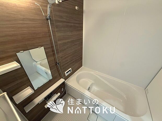【現地写真（浴室）】浴室暖房乾燥機付き。１坪タイプで広々です。