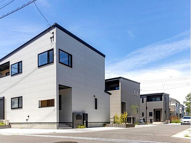 「クラフトキューブ」デザイン採用のハイスペック住宅「ウィザースガーデン市川須和田」
エネファーム＆太陽光発電搭載することで電気代高騰に備える省エネライフをご提供いたします。
※2025年5月撮影