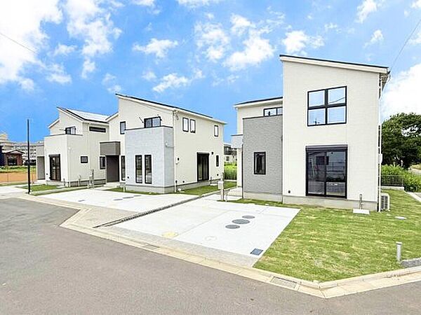 【現地街並み】
街並みが完成！平屋街区と一緒に街並み見学ができます。