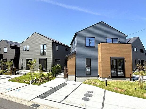 【【現地街並み】】ウィザースガーデン金田瓜倉は全24邸の大型分譲住宅地です！現地モデルハウスを含めた多数の住戸が見学できます。