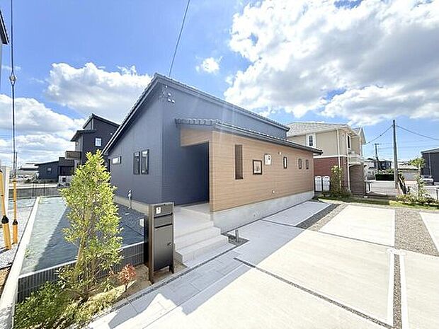 【【平屋モデルハウス 外観】】平屋の新モデルハウスが完成!303m2の広大な敷地を最大限に生かしたプランです。