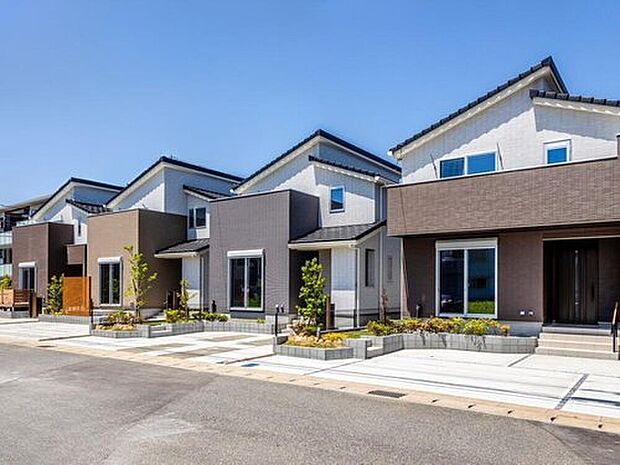 【【街並み】】タイル外壁はメンテナンス不要な外壁なので、いつまでも綺麗な街並みがキープできます。