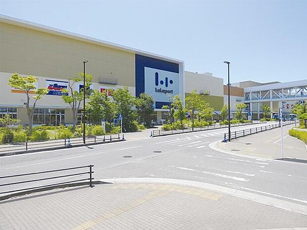 ららぽーと湘南平塚（約3,000m）