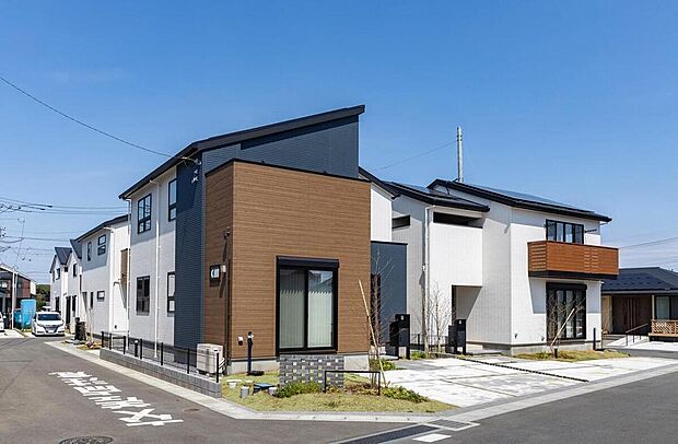【街並み】
全14邸の太陽光発電システムとエネファームを搭載した【ZEH水準住宅】の街が誕生！
※2025年4月撮影