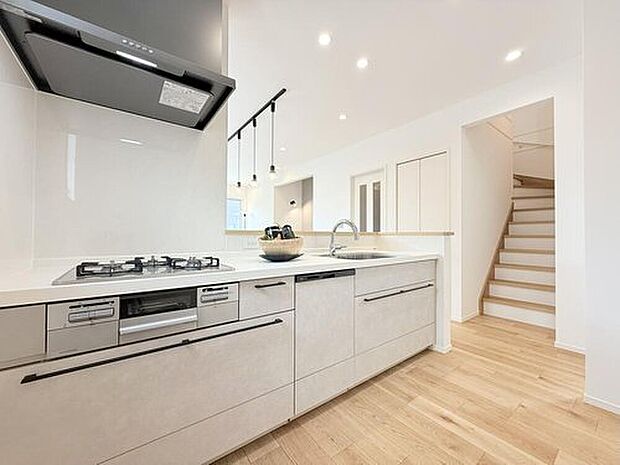 【最終期　モデルハウス　7号棟】
『クリナップ　ステディア』を採用。流れーるシンクでいつもきれいなキッチンに。
※2025年10月撮影