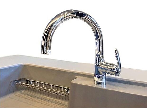 【【タッチレス水栓】】センサーに手をかざすと、レバー（蛇口）に触れることなく、自動で吐水・止水できます。
汚れた手でレバーを触らなくていいので、レバーが汚れません。また、菌も付きにくいので清潔です。