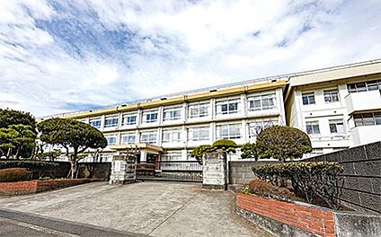 花水中学校 350ｍ～510ｍ(徒歩5分～7分)