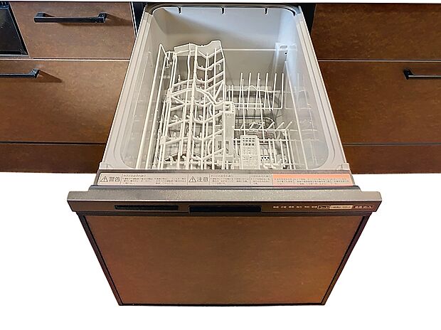 【【食器洗浄乾燥機】】食事の後片付けをサポートしてくれるビルトインタイプの食器洗浄乾燥機が標準装備♪家事の時間短縮になるだけでなく、手洗いに比べて大幅に節水できる省エネタイプを採用しています。