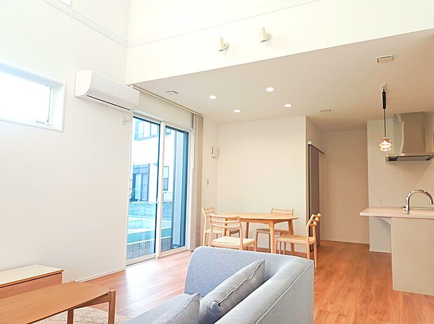 ■リビング約21.1帖!広々と家族団らんのひと時をお過ごしいただけます(撮影日:2025年11月14日)