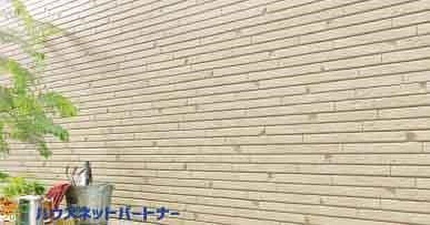 【外壁サイディング】外壁はサイディングボード。耐火性、耐久性に優れており耐久性も高くなっています。