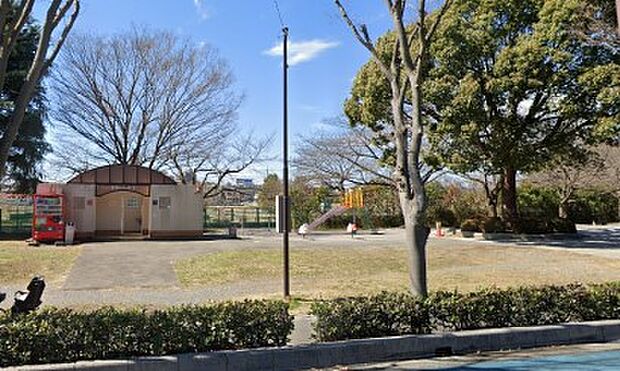 中央公園（約740m・徒歩10分）