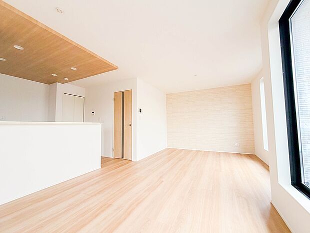 うららかな陽射しがどのお部屋にも降り注ぎますように、快適さを追求した間取設計。得難い立地環境での生活を恵みの豊かな永住の地へと変えてくれます。