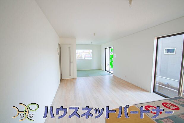 家族でくつろぐリビングは16帖。日当たりも良く、風通しも優れています。