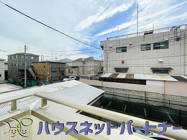 陽当たりの良いバルコニーは清清しい風を室内に送り込んでくれます。快適な生活を楽しめます。