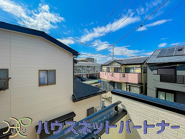 【バルコニー】洗濯物を干したり、布団を干したり、ゴミを一時保管したり…　