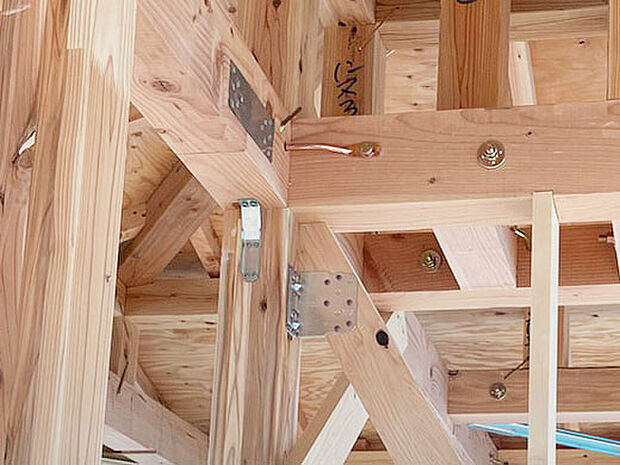 【耐震金物】厳格な基準をクリアした耐震金物を使用しています。