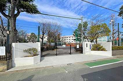 江戸川区立北小岩小学校（現地より徒歩3分） 約200m