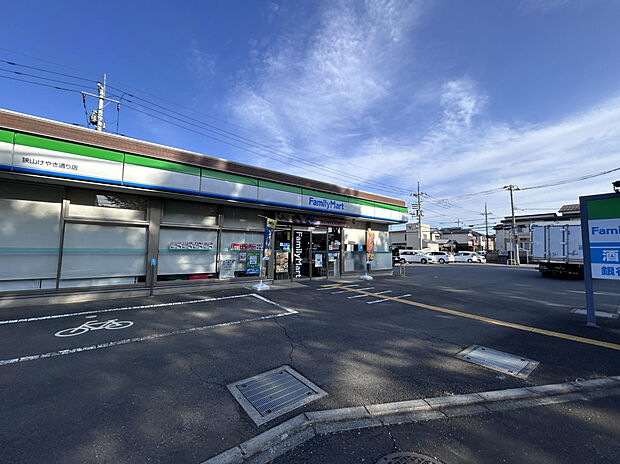 ファミリーマート狭山けやき通り店(約250m)