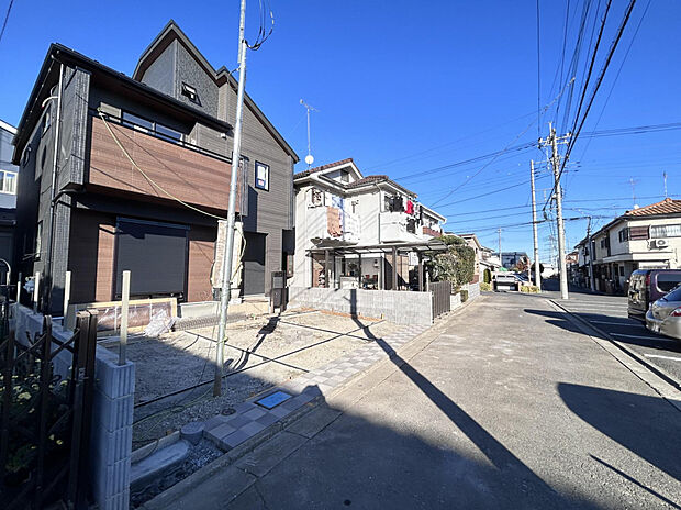 【【前面道路(1)】4.2m】南側前面道路となっており、陽当たりも良好です!