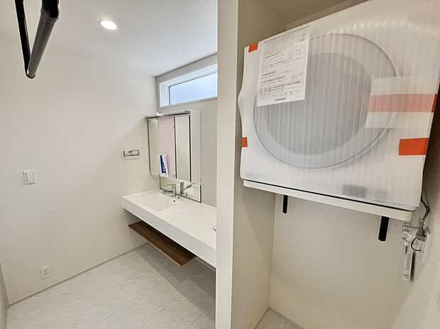 【【洗面室】】乾太くん設置済み！天候・時間に左右されず洗濯乾燥が行えます
