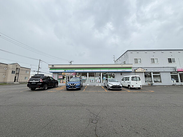 ファミリーマート江別野幌若葉店（約350m）