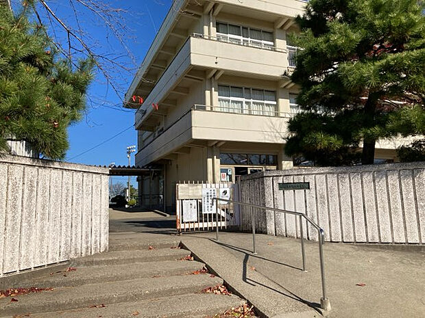 東四郎丸小学校(約530m)