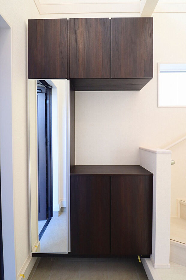 【玄関収納】 収納豊富なミラー付きシューズクロークですっきり♪