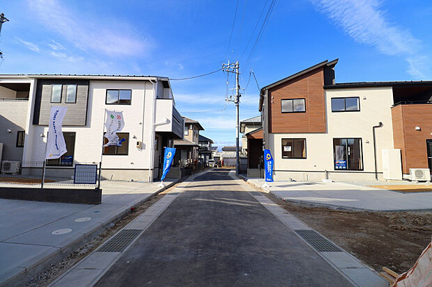 【外観北側】 協定道路、私道併せて約5m第三者の車通りもなく安心して駐車できます。