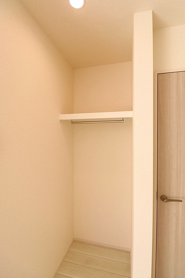【【4号棟クローク】】リビングがいつでもすっきり♪片付けが楽になる習慣収納!