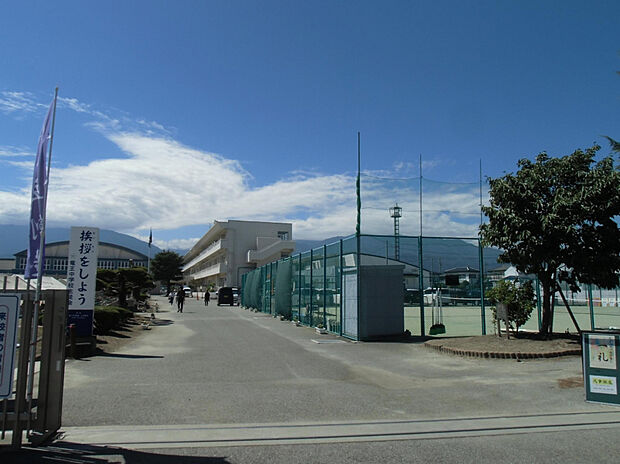 竜王中学校(約1,087m)