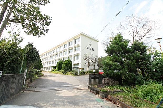 平和小学校（約820m）