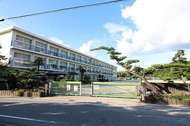 古瀬間小学校（約521m）