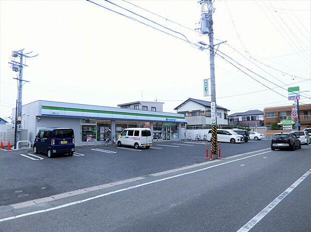 ファミリーマート豊田井上店（約185m）