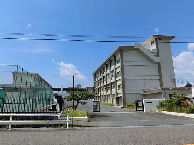 一宮市立葉栗中学校（約1,500m）