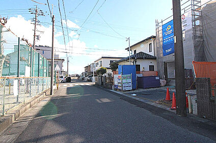1月11日撮影　前面道路（西→東）