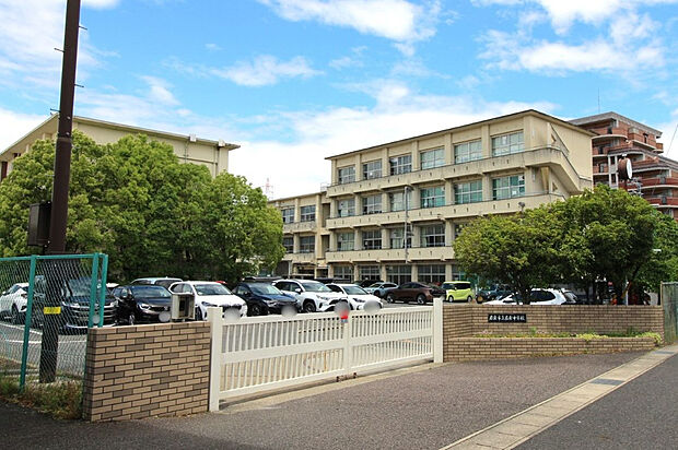 岩倉市立岩倉中学校（約1,900m）