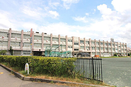 一宮市立赤見小学校 700m