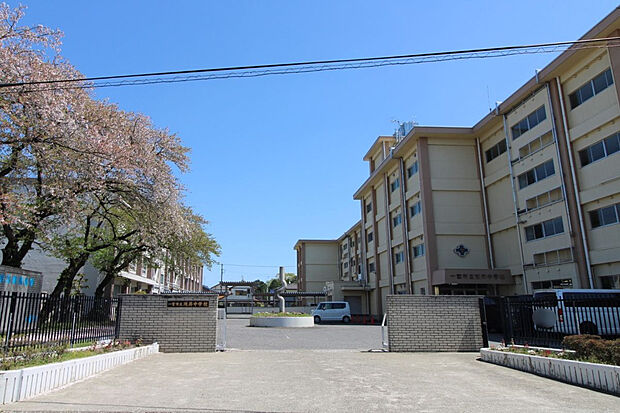 一宮市立浅井中学校（約1,800m）