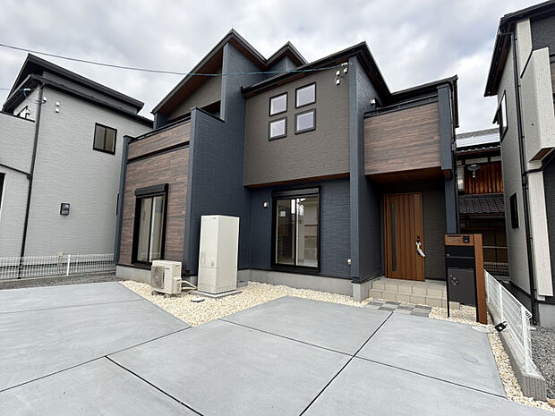 【（2）号棟外観写真】2025.11.2撮影　