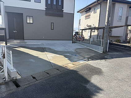 【駐車場】最大3台の車の駐車が可能です！