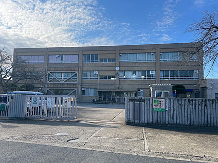 【岡屋小学校】 550m