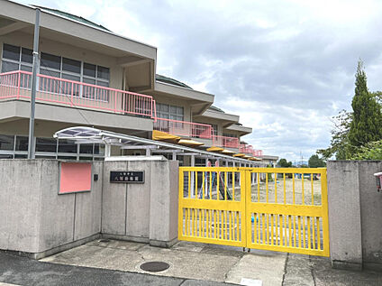八幡幼稚園 950m