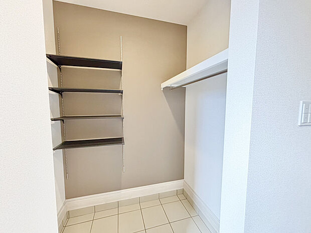 【玄関土間収納】お外で使うものをしっかりしまっておける玄関土間収納!