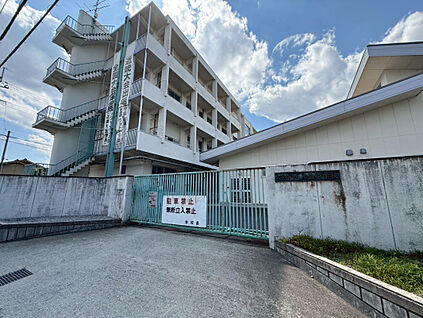 市立片塩中学校  140m