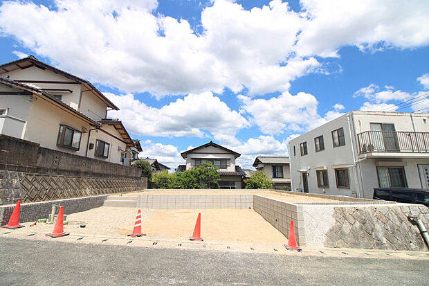 前面道路っから見た宅地