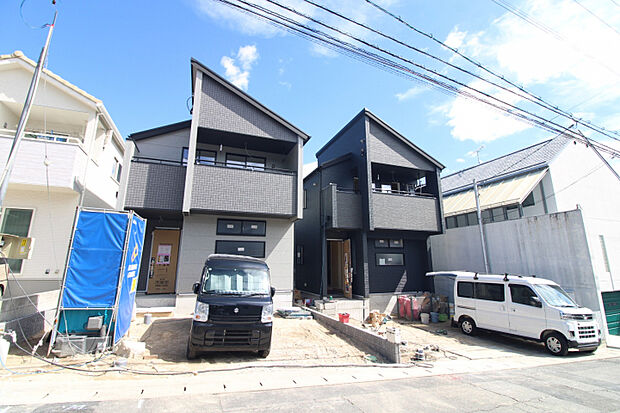 前面道路から見た外観